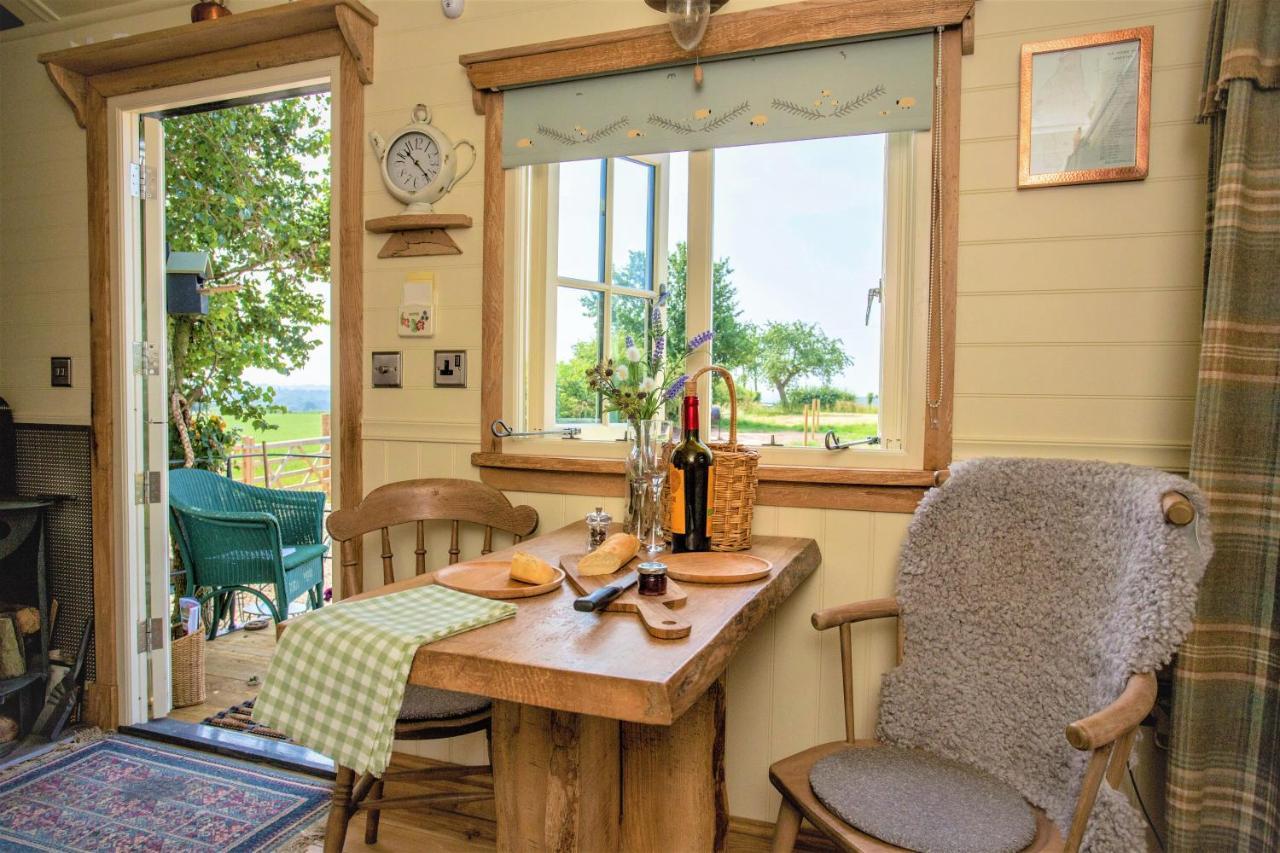 The Abberton Shepherds Hut 이브샘 외부 사진
